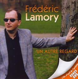 "Un autre regard", tel est le titre du premier album de Frédéric Lamory et aussi celui de sa chanson phare où, avec humour et optimisme, il parle de la cécité avec laquelle il a dû apprendre à vivre et qui lui a valu le surnom de "Gilbert Montagné Belge".